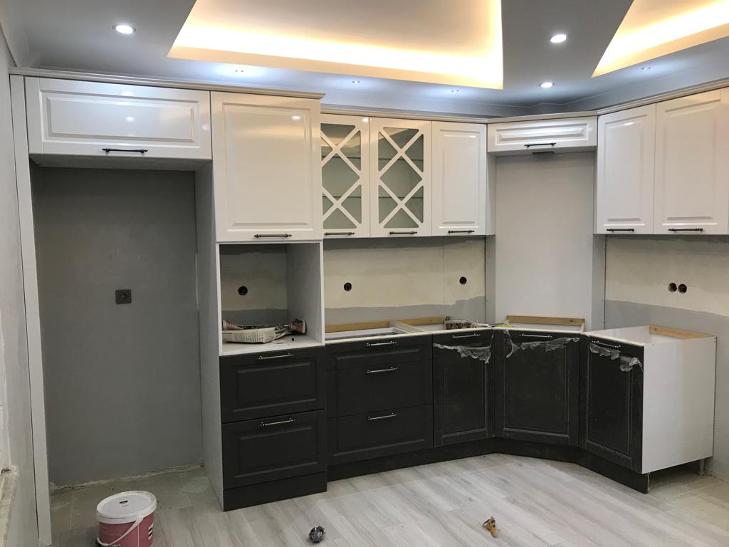 Modern Siyah Mutfak Dolabı Tasarımı